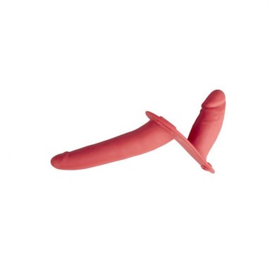 Podwójny strap-on koloru czerwonego na szelkach Podwójny strap-on koloru czerwonego na szelkach