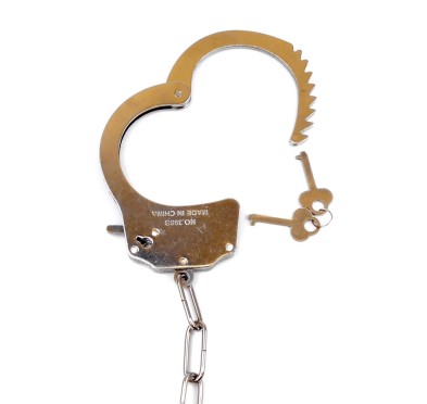 Kajdanki metalowe z futerkiem bondage bdsm białe Kajdanki metalowe z futerkiem bondage bdsm białe